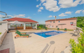 Stunning home in Podbablje Gornje with Outdoor swimming pool, WiFi and 5 Bedrooms